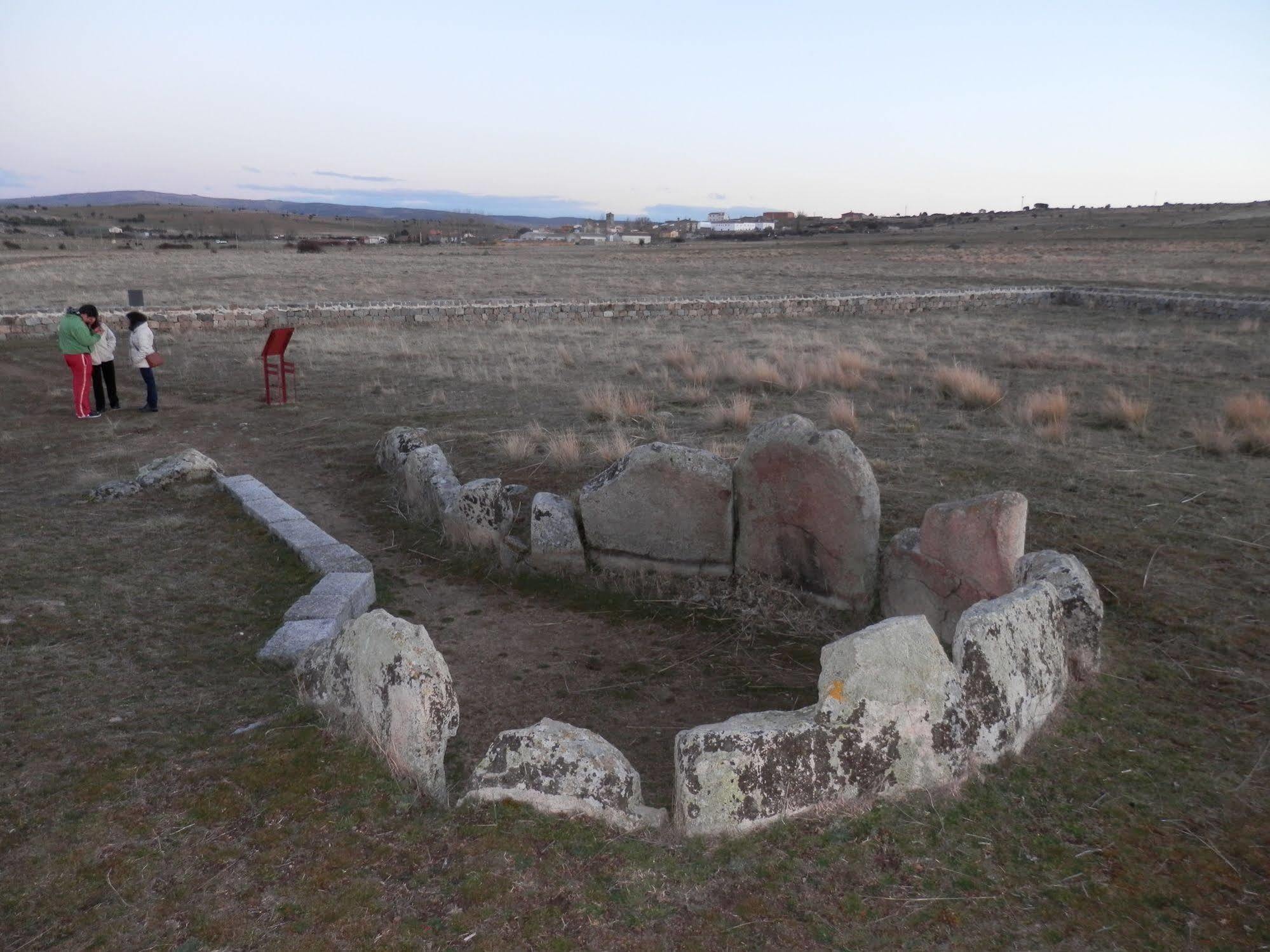 Casa Rural El Dolmen Bernuy-Salinero Eksteriør billede